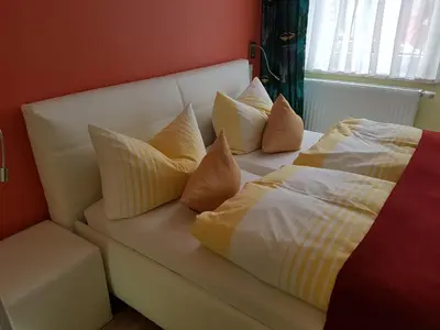 Ein Bett oder Betten in einem Zimmer der Unterkunft Hotel Am Kuhbogen