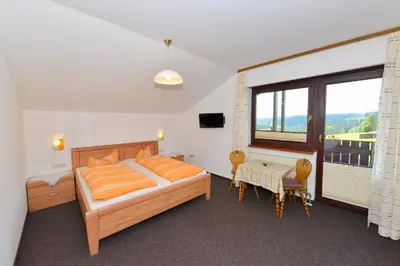 Ein Bett oder Betten in einem Zimmer der Unterkunft Hotel garni Siebenstern
