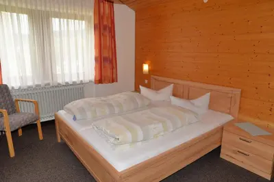 Ein Bett oder Betten in einem Zimmer der Unterkunft Hotel garni Siebenstern