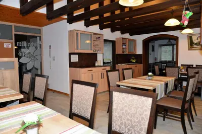 Ein Sitzbereich in der Unterkunft Hotel garni Siebenstern