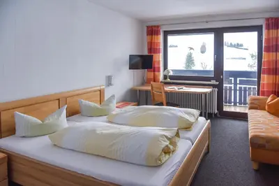 Ein Bett oder Betten in einem Zimmer der Unterkunft Hotel garni Siebenstern