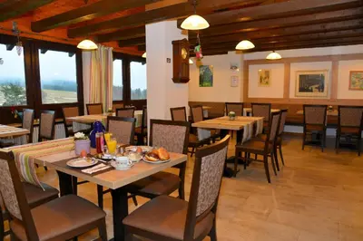 Ein Restaurant oder anderes Speiselokal in der Unterkunft Hotel garni Siebenstern