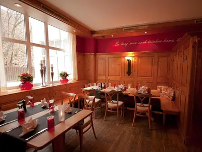 Ein Restaurant oder anderes Speiselokal in der Unterkunft DORMERO Hotel Plauen