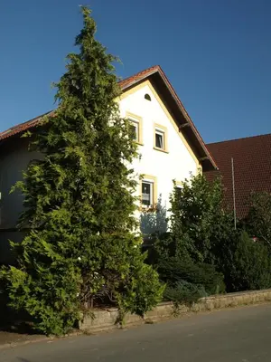 Das Gebäude in dem sich die Ferienwohnung befindet