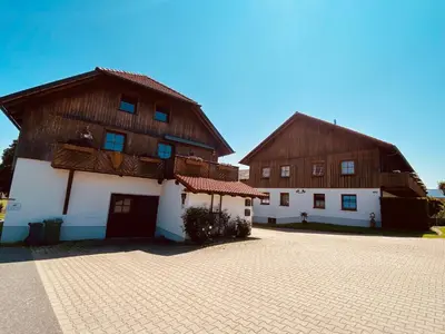 Das Gebäude in dem sich die Ferienwohnung befindet