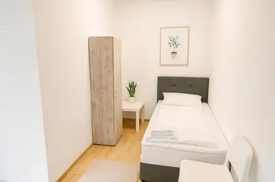 Ein Bett oder Betten in einem Zimmer der Unterkunft SUNNYHOME Monteurwohnungen und Apartments in Weiden