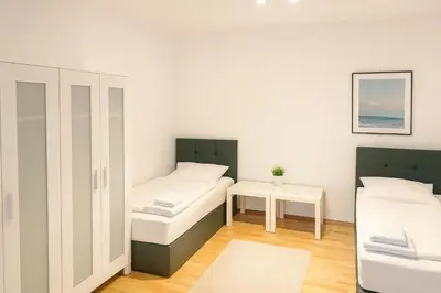 Ein Bett oder Betten in einem Zimmer der Unterkunft SUNNYHOME Monteurwohnungen und Apartments in Weiden