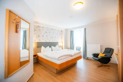 Ein Bett oder Betten in einem Zimmer der Unterkunft Landhotel Plauen - Gasthof Zwoschwitz
