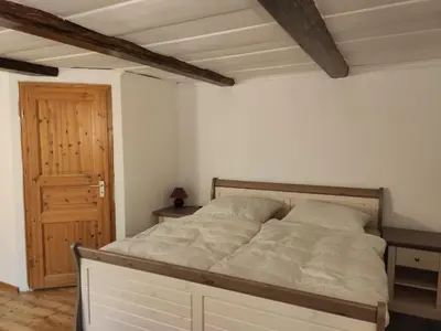 Ein Bett oder Betten in einem Zimmer der Unterkunft Historisches Aschberg Haisl Klingenthal, Terrasse, großer Garten 6 plus 2 Personen