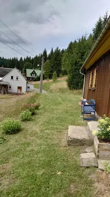 Ein Garten an der Unterkunft Historisches Aschberg Haisl Klingenthal, Terrasse, großer Garten 6 plus 2 Personen