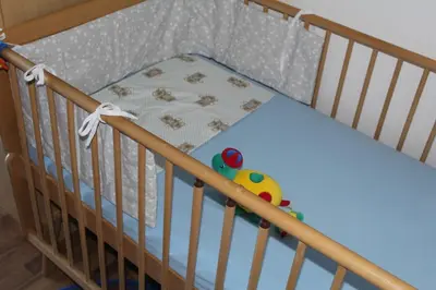 Ein Bett oder Betten in einem Zimmer der Unterkunft Spitzen-Ferienwohnung in der Spitzenstadt Plauen