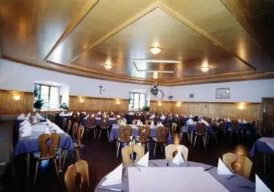Ein Restaurant oder anderes Speiselokal in der Unterkunft Gasthof Hotel Rückerl