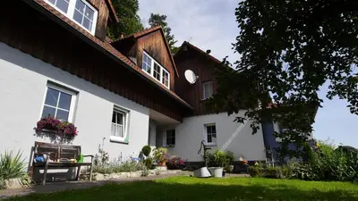 Ein Garten an der Unterkunft Ferienwohnung Schultheiss