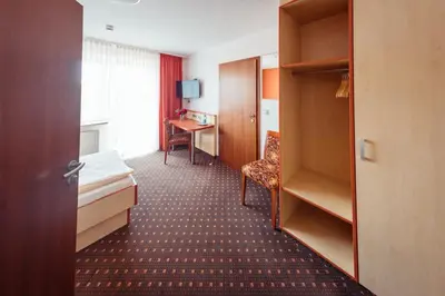Ein Bett oder Betten in einem Zimmer der Unterkunft Hotel Sonnental