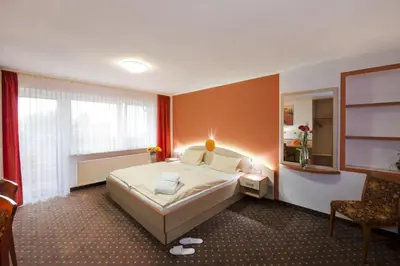 Ein Bett oder Betten in einem Zimmer der Unterkunft Hotel Sonnental