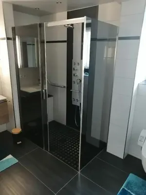 Ein Badezimmer in der Unterkunft Ferienwohnung Neuhaus