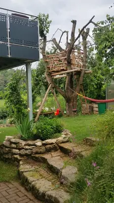 Ein Garten an der Unterkunft Ferienwohnung Adelhardt