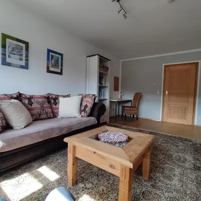 Ein Sitzbereich in der Unterkunft Ferienwohnung Adelhardt