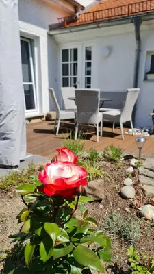 Ein Garten an der Unterkunft Ferienhaus Rosengarten