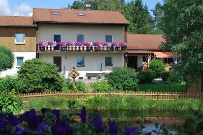 Ein Garten an der Unterkunft Wirtshaus Birkenhof