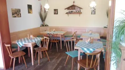 Ein Restaurant oder anderes Speiselokal in der Unterkunft Wirtshaus Birkenhof