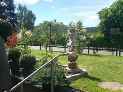 Ein Garten an der Unterkunft Haus Monika