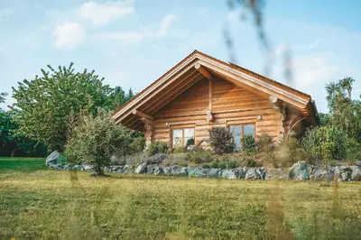 Ein Garten an der Unterkunft Landhaus Auszeit