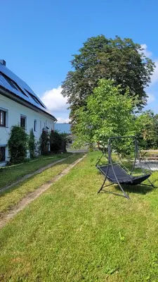 Ein Garten an der Unterkunft Ruhig gelegene, top moderne Ferienwohnung - Hot Tub und Sauna gegen Aufpreis
