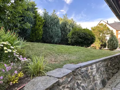 Ein Garten an der Unterkunft KIWE5