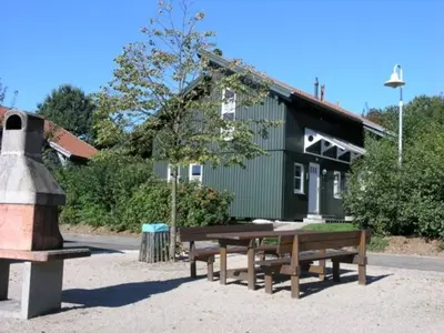 Das Gebäude in dem sich das Ferienhaus befindet