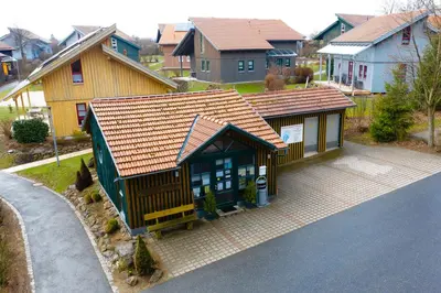 Das Gebäude in dem sich das Ferienhaus befindet