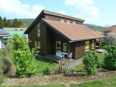 Das Gebäude in dem sich das Ferienhaus befindet