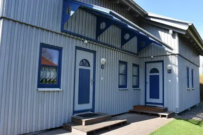 Das Gebäude in dem sich das Ferienhaus befindet