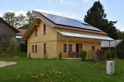 Ein Garten an der Unterkunft Ferienhaus Nr 2C, Feriendorf Hagbügerl, Bayr Wald