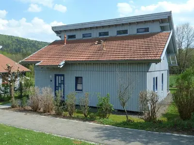 Das Gebäude in dem sich das Ferienhaus befindet