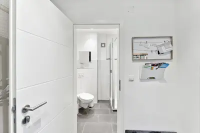 Ein Badezimmer in der Unterkunft Salí Homes - HZ42 Charming Studio Apartment in Heart of Bayreuth with Balcony