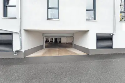 Eine Fassade oder ein Eingang zu Salí Homes - HZ42 Charming Studio Apartment in Heart of Bayreuth with Balcony