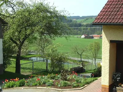 Ein Garten an der Unterkunft Ferienhaus Heuberger