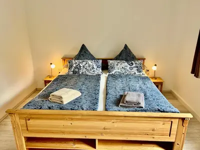 Ein Bett oder Betten in einem Zimmer der Unterkunft Pumphuts Scheune Ferienwohnungen Nr 5 - 9 beim Freizeitpark Plohn