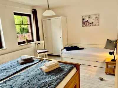 Ein Bett oder Betten in einem Zimmer der Unterkunft Pumphuts Scheune Ferienwohnungen Nr 5 - 9 beim Freizeitpark Plohn