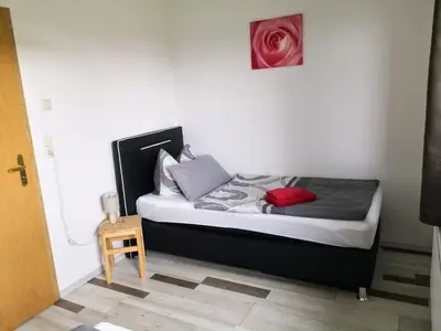 Ein Bett oder Betten in einem Zimmer der Unterkunft Pumphuts Scheune Ferienwohnungen Nr 5 - 9 beim Freizeitpark Plohn