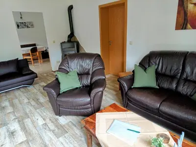 Ein Sitzbereich in der Unterkunft Pumphuts Scheune Ferienwohnungen Nr 5 - 9 beim Freizeitpark Plohn