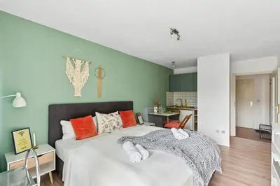 Ein Bett oder Betten in einem Zimmer der Unterkunft Salí Homes - LM1 cozy studio in Bayreuth with ideal access to A9