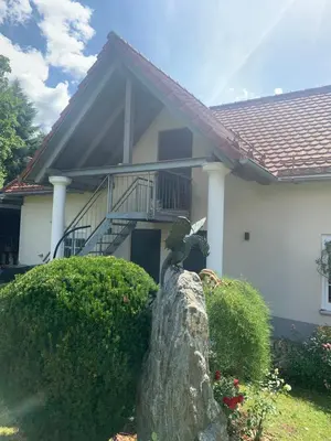Das Gebäude in dem sich die Ferienwohnung befindet