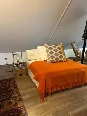 Ein Bett oder Betten in einem Zimmer der Unterkunft Bezaubernde Ferienwohnung mit Rosengarten
