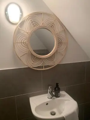 Ein Badezimmer in der Unterkunft Bezaubernde Ferienwohnung mit Rosengarten