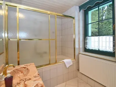 Ein Badezimmer in der Unterkunft Retreat with Sauna, Hot Tub