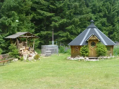 Ein Garten an der Unterkunft Retreat with Sauna, Hot Tub