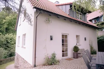 Das Gebäude in dem sich das Ferienhaus befindet