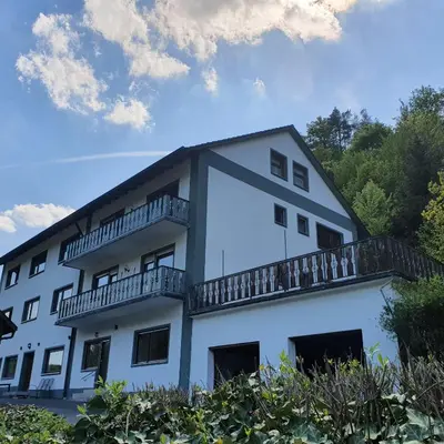 Das Gebäude in dem sich die Pension befindet